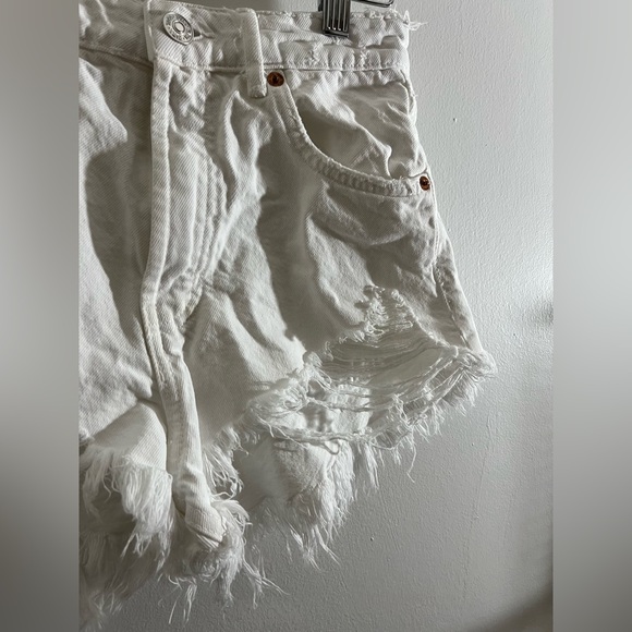 Zara White Distressed Denim Shorts - Picture 5 of 6
